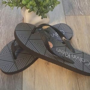 New Women's Calvin Klein flip flops 7